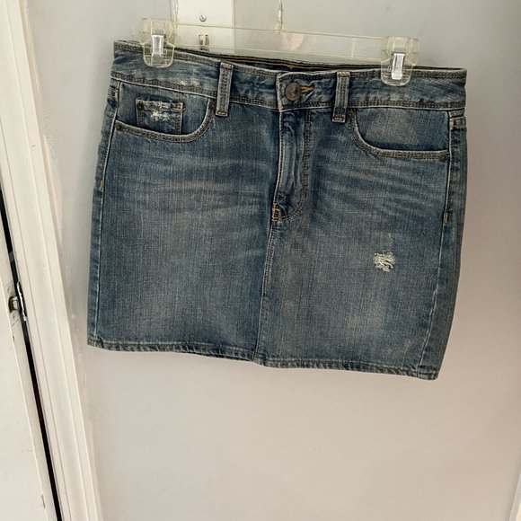 Gap mini jean skirt size 4/27 slightly naturally distressed, Never Worn, NWOT - Picture 6 of 7